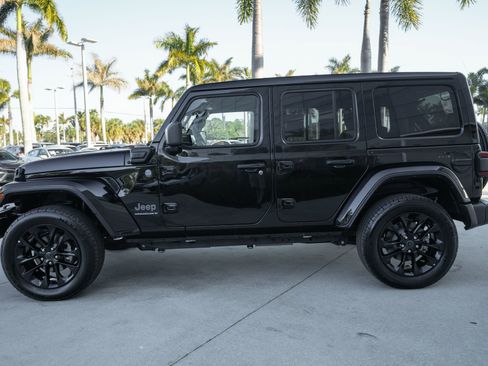 Used 2025 Jeep Wrangler Unlimited Sahara w/ Safety Group image 22