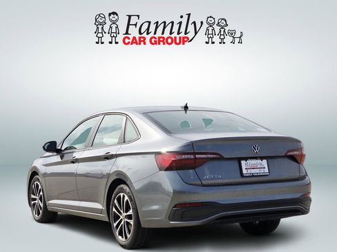 Used 2024 Volkswagen Jetta Sport image 3