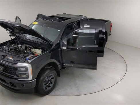 Certified 2023 Ford F250 Lariat w/ Lariat Ultimate Package image 46