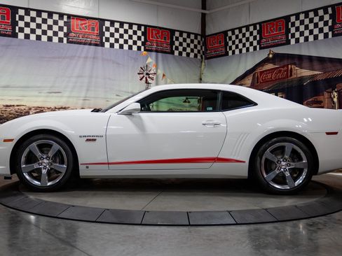 Used 2010 Chevrolet Camaro SS w/ RS Package RWD image 7