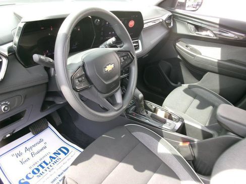 Used 2025 Chevrolet TrailBlazer LT AWD/4WD image 12