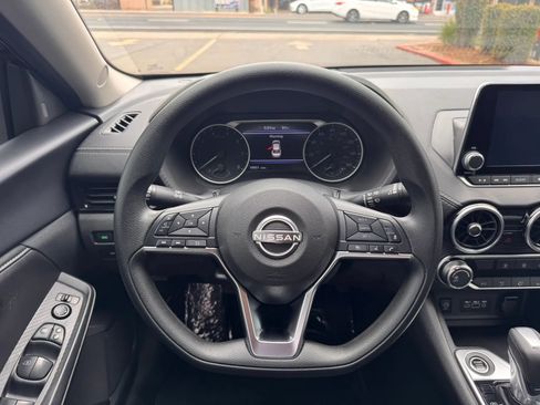 Used 2025 Nissan Sentra SV FWD image 21