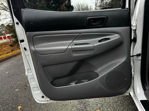 Used 2014 Toyota Tacoma PreRunner image 15