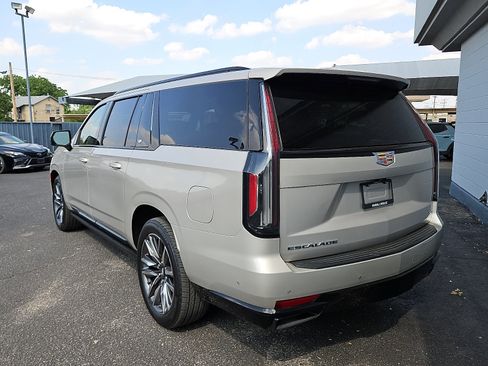 Used 2023 Cadillac Escalade ESV Sport Platinum AWD/4WD image 3