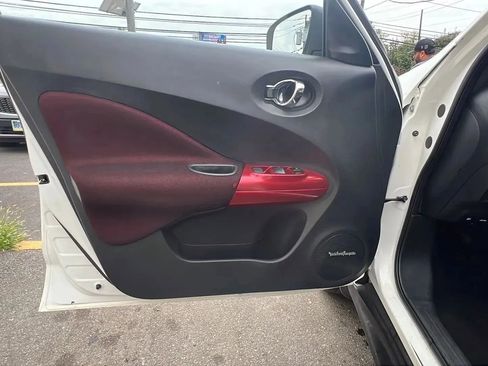 Used 2015 Nissan Juke SV w/ Technology Package image 19