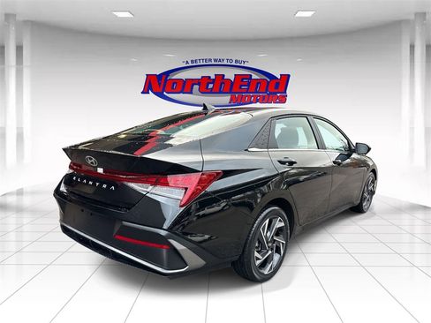 Used 2025 Hyundai Elantra SEL image 7