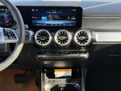 New 2025 Mercedes-Benz GLB 250 4MATIC image 10