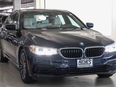 Used 2019 BMW 530e w/ Convenience Package RWD image 5