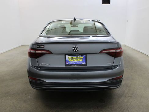 Used 2024 Volkswagen Jetta SE FWD image 4