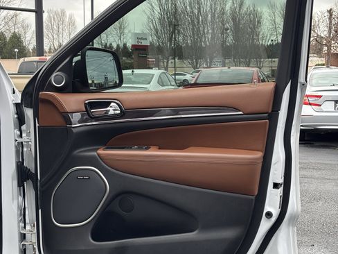 Used 2020 Jeep Grand Cherokee Overland image 12