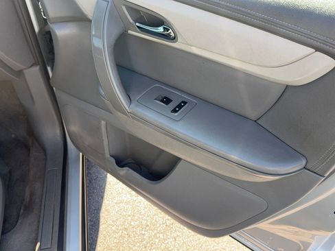 Used 2017 Chevrolet Traverse LT image 15