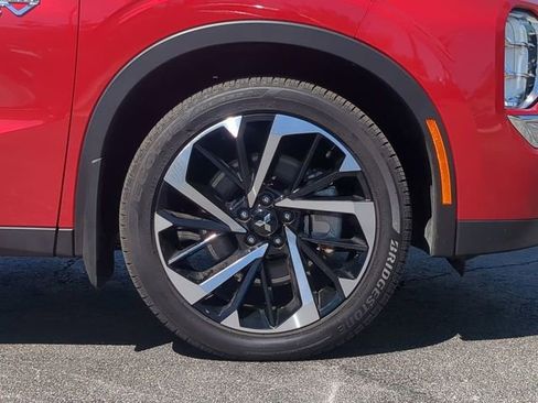 Used 2024 Mitsubishi Outlander SE image 11