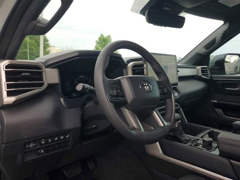 Used 2025 Toyota Tundra Limited AWD/4WD image 15