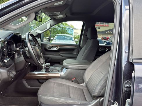 Used 2024 Chevrolet Silverado 1500 LT AWD/4WD image 9