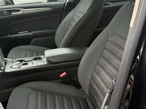 Used 2017 Ford Fusion SE w/ Fusion SE Technology Package image 25