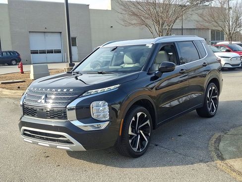 Used 2024 Mitsubishi Outlander SEL image 3