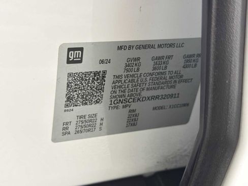 Used 2024 Chevrolet Suburban RST w/ Luxury Package RWD image 36