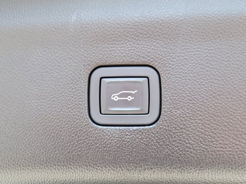 Used 2024 Buick Enclave Premium image 32