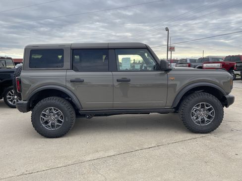New 2025 Ford Bronco Badlands image 3