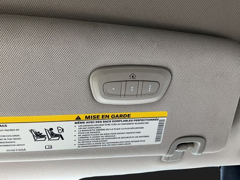 Used 2021 Chrysler Pacifica Touring-L FWD image 37