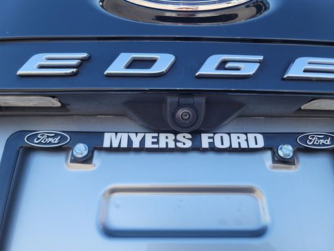 Used 2023 Ford Edge SEL image 12