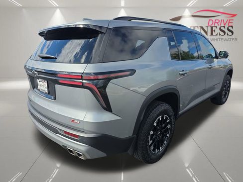 Certified 2025 Chevrolet Traverse Z71 w/ Driver Confidence Package AWD/4WD image 8