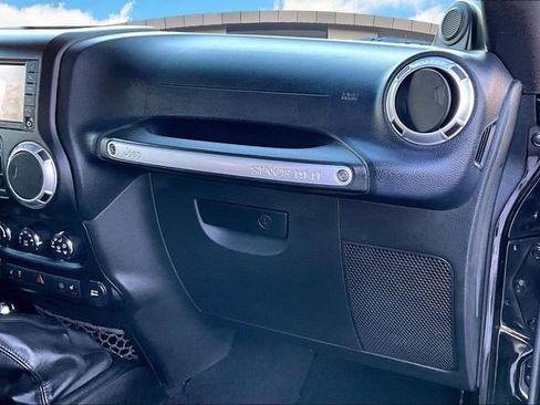 Used 2012 Jeep Wrangler Unlimited Rubicon w/ Connectivity Group image 15