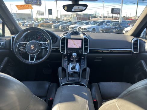 Used 2018 Porsche Cayenne Platinum Edition image 30