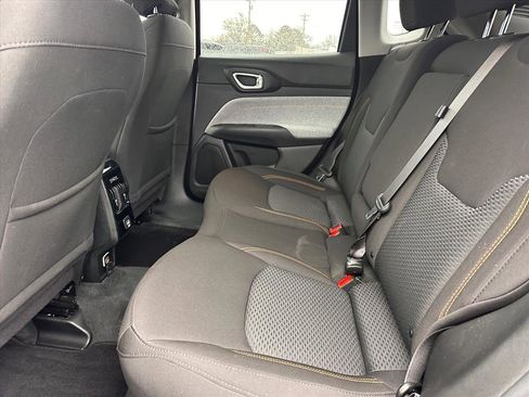 Used 2022 Jeep Compass Sport image 12