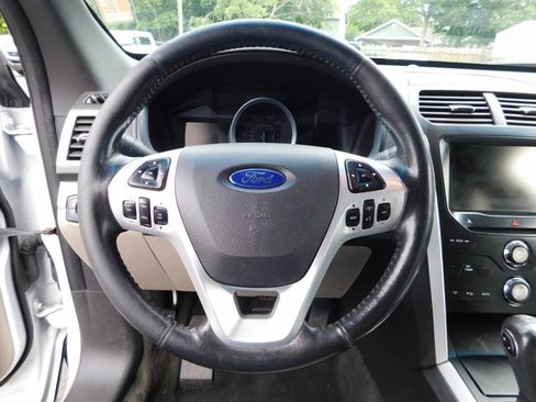 Used 2014 Ford Explorer XLT w/ Equipment Group 201A image 10