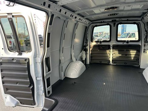 New 2025 GMC Savana 3500 Extended w/ Driver Convenience Package image 15