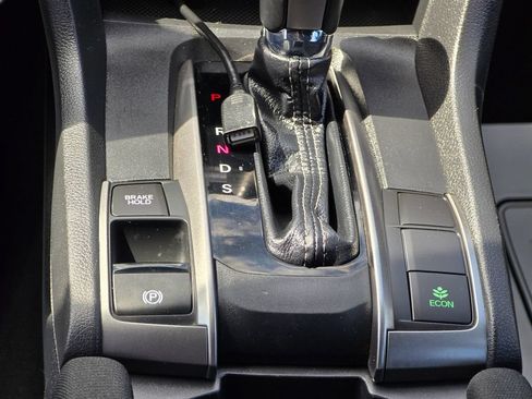 Used 2018 Honda Civic Sport image 18