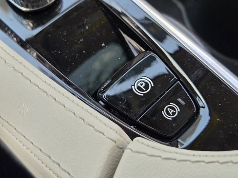 Used 2025 Volvo XC90 B6 Plus w/ Protection Package Premier image 28