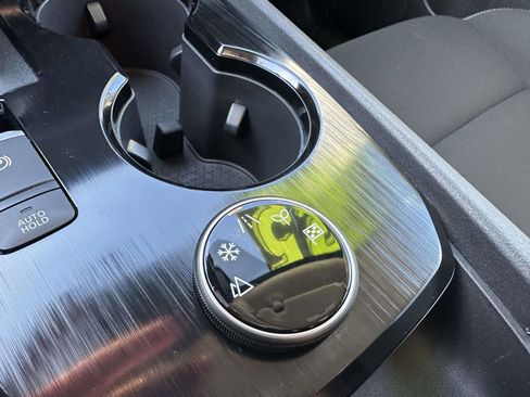 Used 2025 Nissan Rogue S image 19