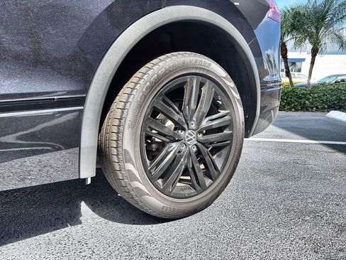 Used 2022 Volkswagen Tiguan SE R-Line image 22