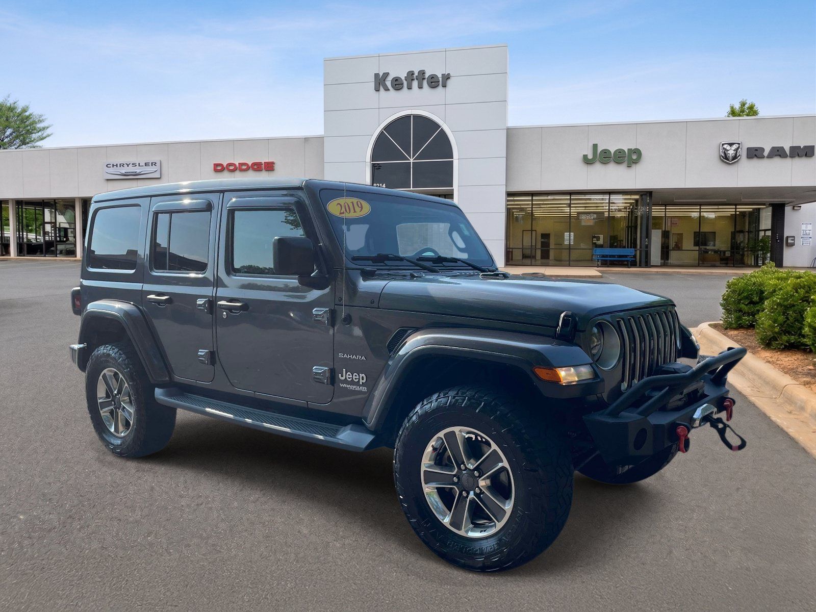 Used 2019 Jeep Wrangler Unlimited Sahara AWD/4WD image 3