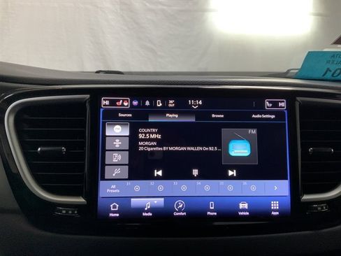 Used 2023 Chrysler Pacifica Touring-L image 30