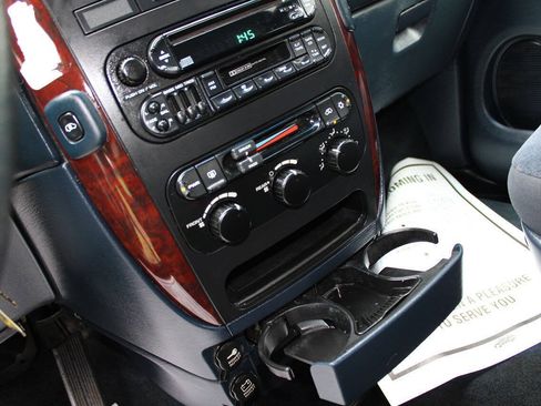 Used 2001 Chrysler Town & Country LX FWD image 24