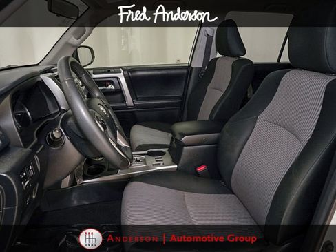 Used 2019 Toyota 4Runner SR5 AWD/4WD image 9
