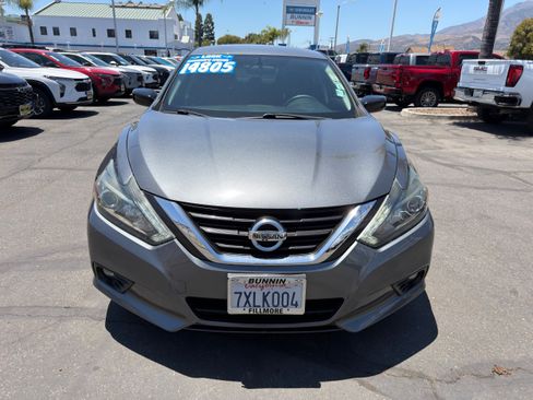 Used 2017 Nissan Altima 2.5 SR w/ Midnight Edition Package FWD image 3