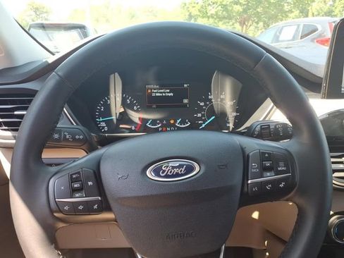 Used 2022 Ford Escape SE w/ Convenience Package FWD image 20