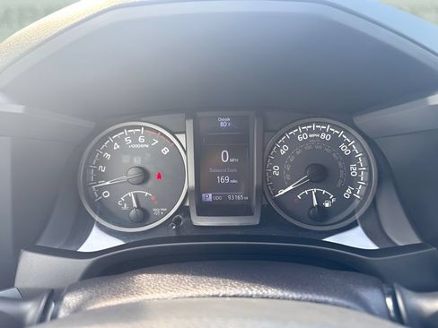 Used 2016 Toyota Tacoma SR5 RWD image 13