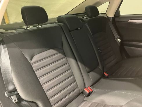 Used 2017 Ford Fusion SE FWD image 28