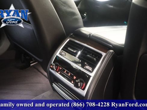 Used 2022 BMW 750i xDrive w/ Executive Package image 31