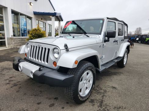 Used 2012 Jeep Wrangler Unlimited Sahara w/ Dual Top Group image 5