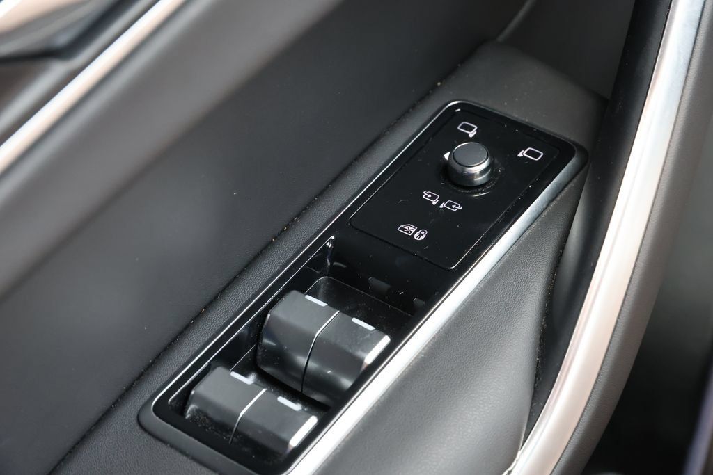 Certified 2026 Jaguar F-PACE R-Dynamic S AWD/4WD image 19
