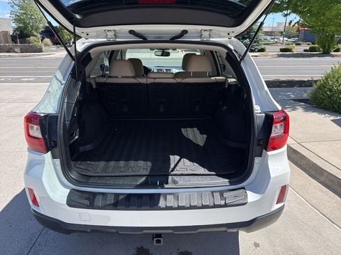 Used 2016 Subaru Outback 2.5i Limited AWD/4WD image 7