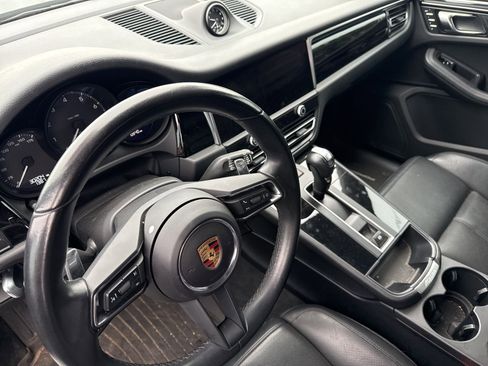 Used 2024 Porsche Macan image 6