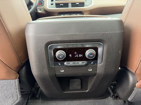 Used 2021 Chevrolet Tahoe High Country w/ Premium Package image 16