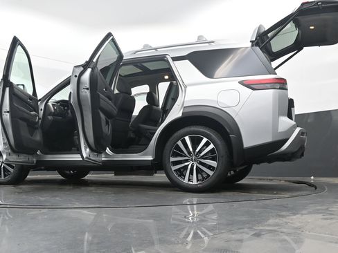 New 2025 Nissan Pathfinder Platinum image 44